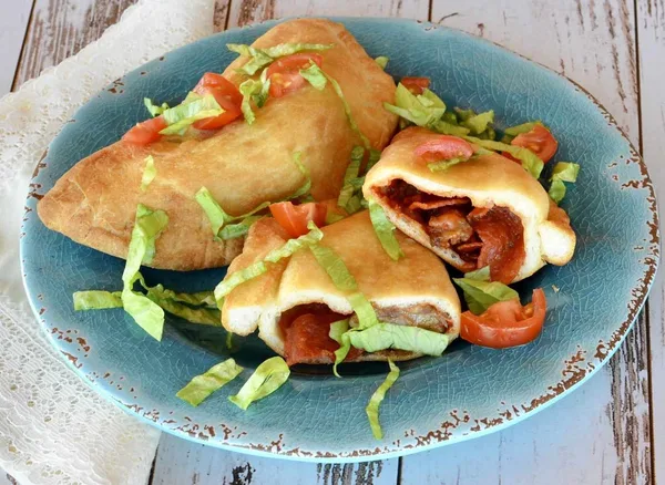 (XIII.)Mini Calzone cu piept de pui. Pret:3,99 RON/buc