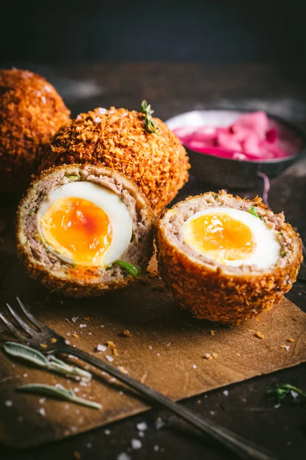 (XI.)Scotch egg (cu carne, gatit pane) Pret: 3,99 RON/buc.