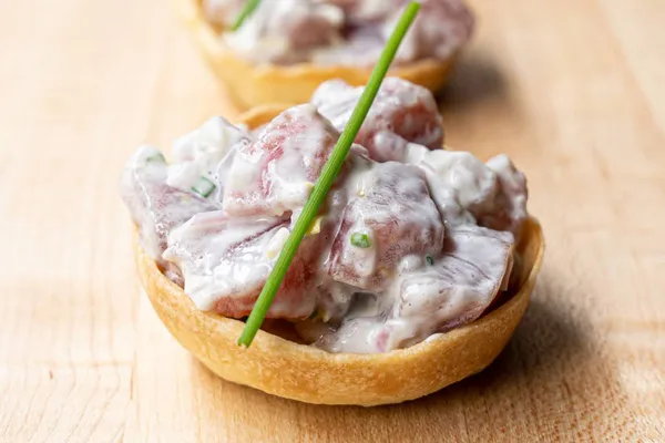 (XII.)Tartlete cu creveti in sos de usturoi.Pret:4,50 RON/buc
